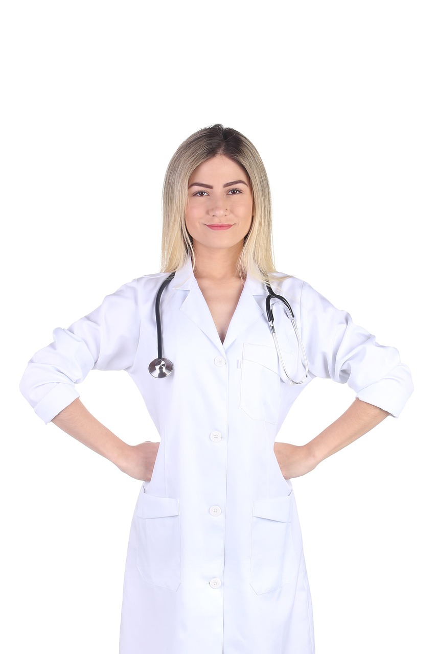 Médica com estetoscópio
